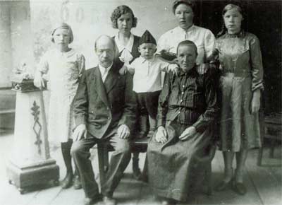 Строитель храма Н.И.Грачев с семьей